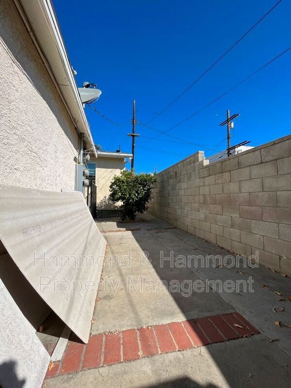 Building Photo - 12110 Bromont Ave