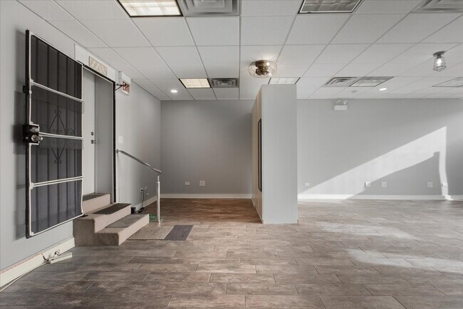 Building Photo - 1338 W Irving Park Rd