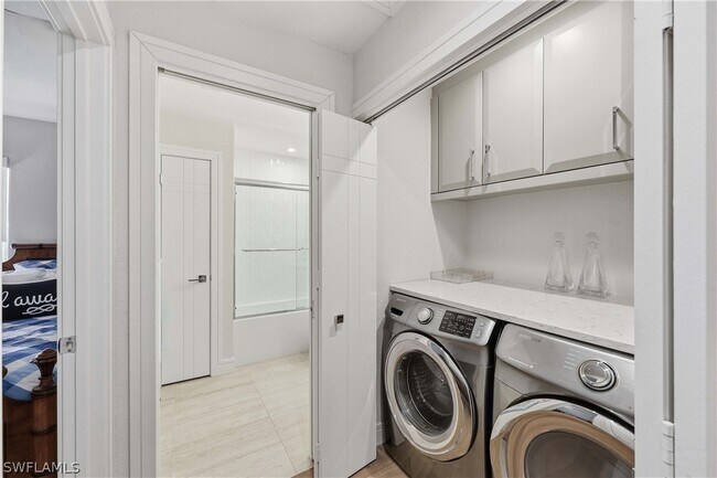 Building Photo - 818 Tanbark Dr