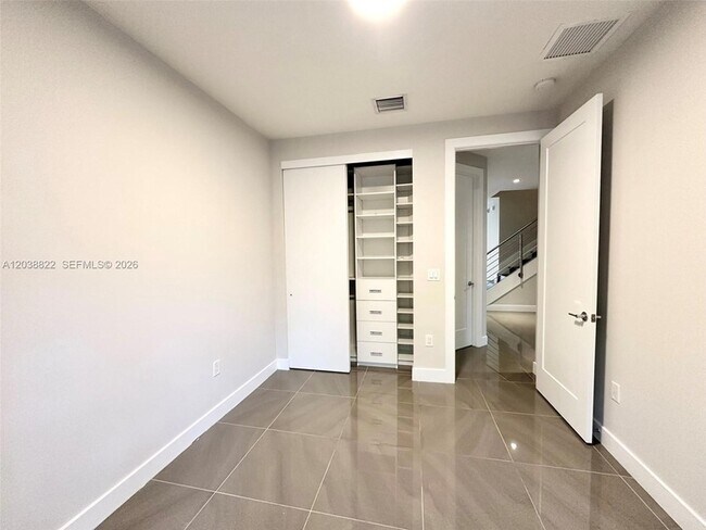 Building Photo - 10560 NW 63rd Terrace