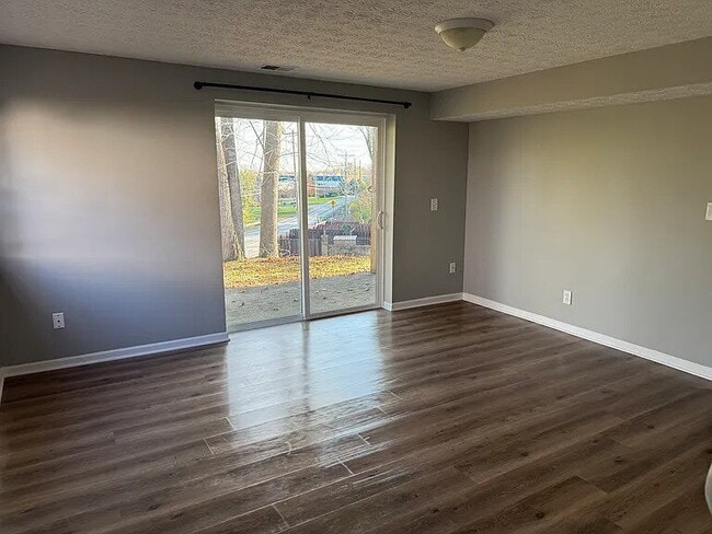 Building Photo - Duplex currently available in Westerville School District (Pointview ES, Genoa MS, Westerville Ce...
