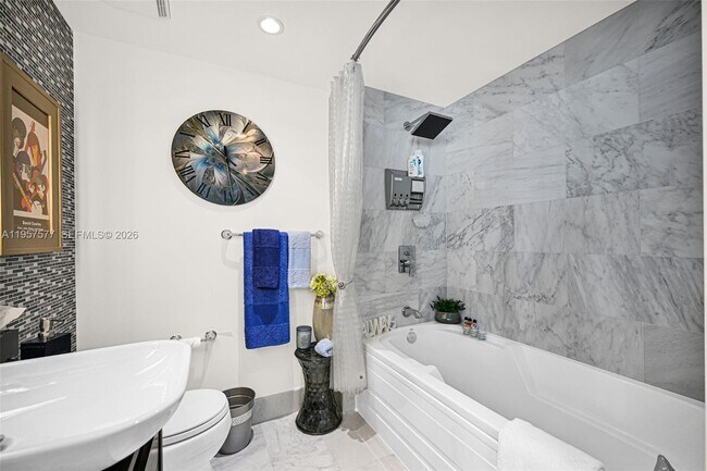 Building Photo - 690 SW 1st Ct