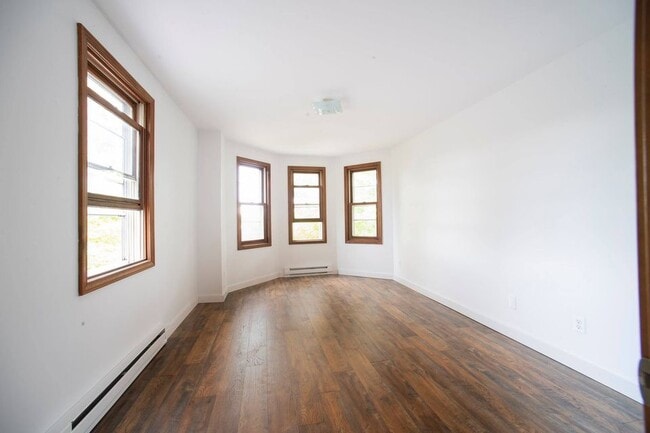 Master bedroom with large closet - 8 Virginia St