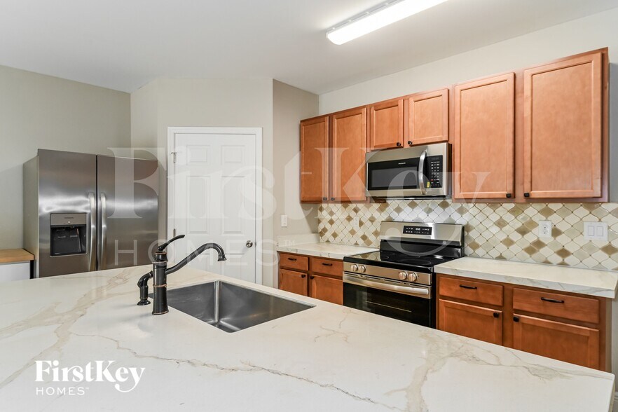 Building Photo - 631 SW 27th Terrace