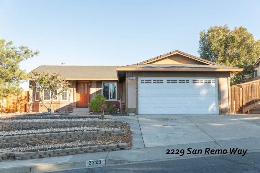 Front yard - 2229 San Remo Way