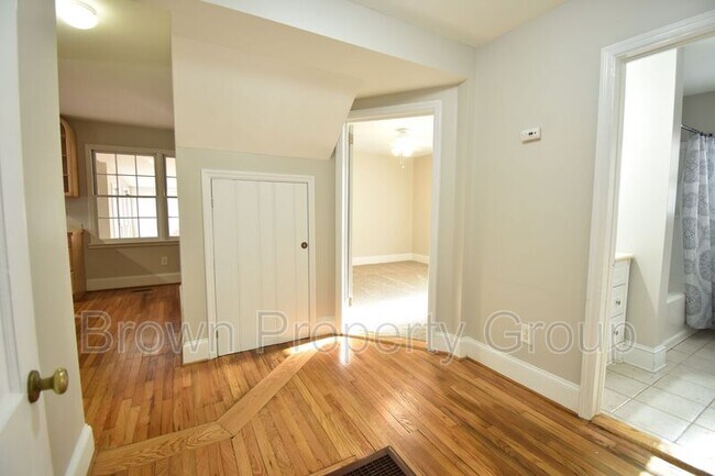 Building Photo - 702 Poole Dr