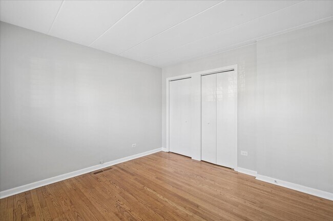 Building Photo - 319 Vine Ave