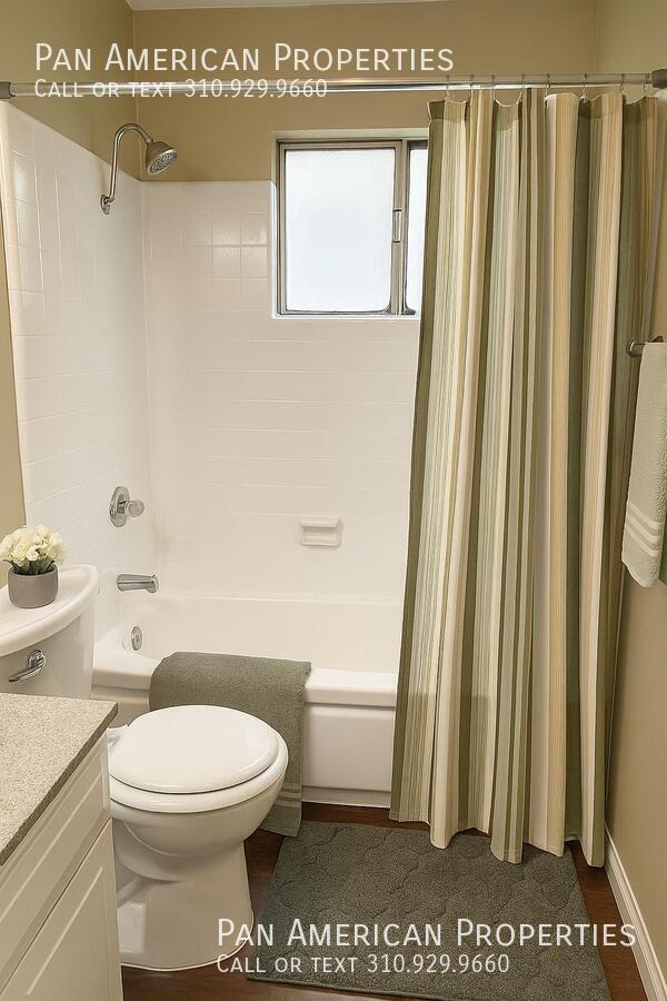 Building Photo - 812 N. Azusa-#4