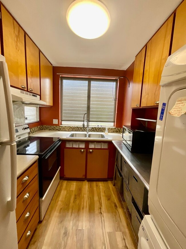 Building Photo - Charming 1/1/1 Ground Floor Unit with Lana...