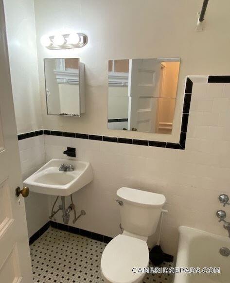 Building Photo - 2 Ware St