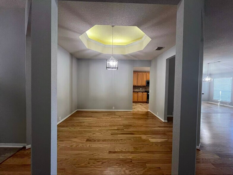 Building Photo - 7411 Maple Run Dr