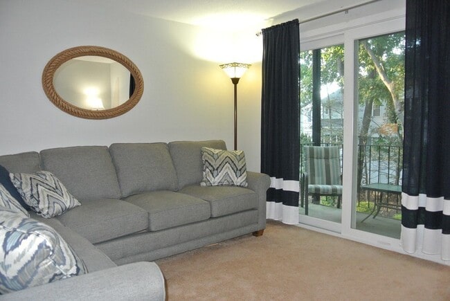 Building Photo - 19 Pine St