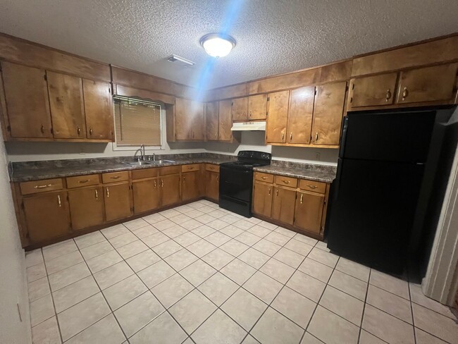 Building Photo - 2510 11th Ct