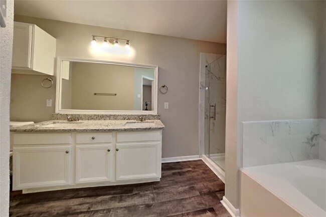 Building Photo - 2403 Pine Cone Dr
