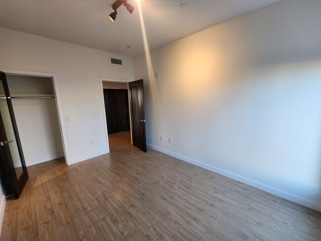 Building Photo - Exceptional Two Level 3 bedroom Condo in upscale Luxe Lofts