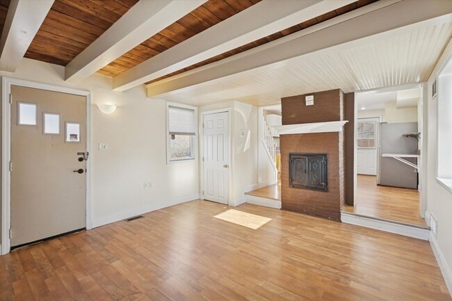 Building Photo - Charming 2-Bedroom Single-Family Home with off Street Parking