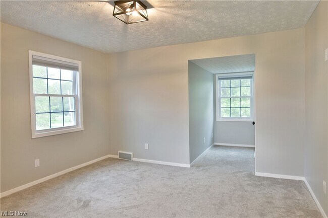 Building Photo - 5558 Pierce Rd NW