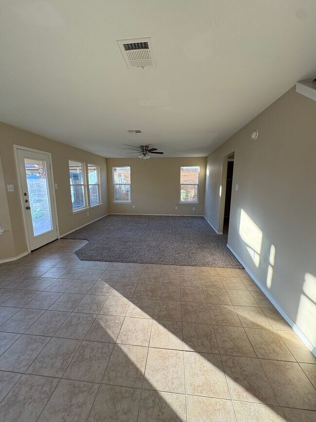 Building Photo - AVAILABLE NOW