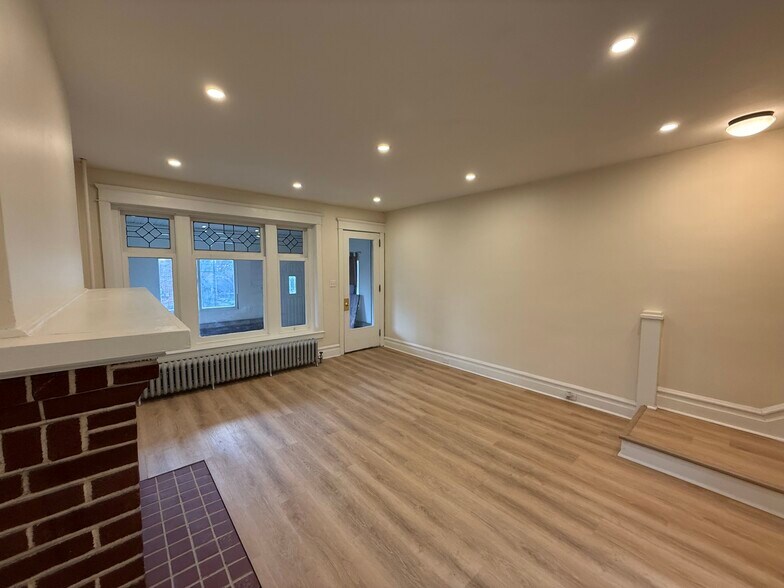 Building Photo - 133 S 15th St