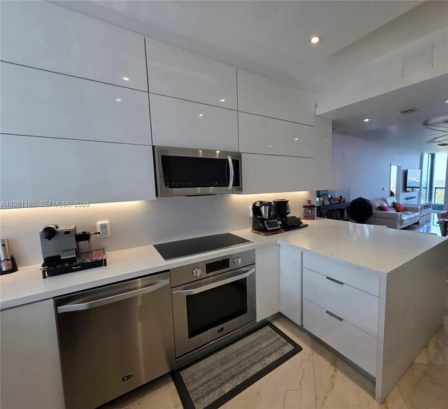 Building Photo - 601 NE 36th St