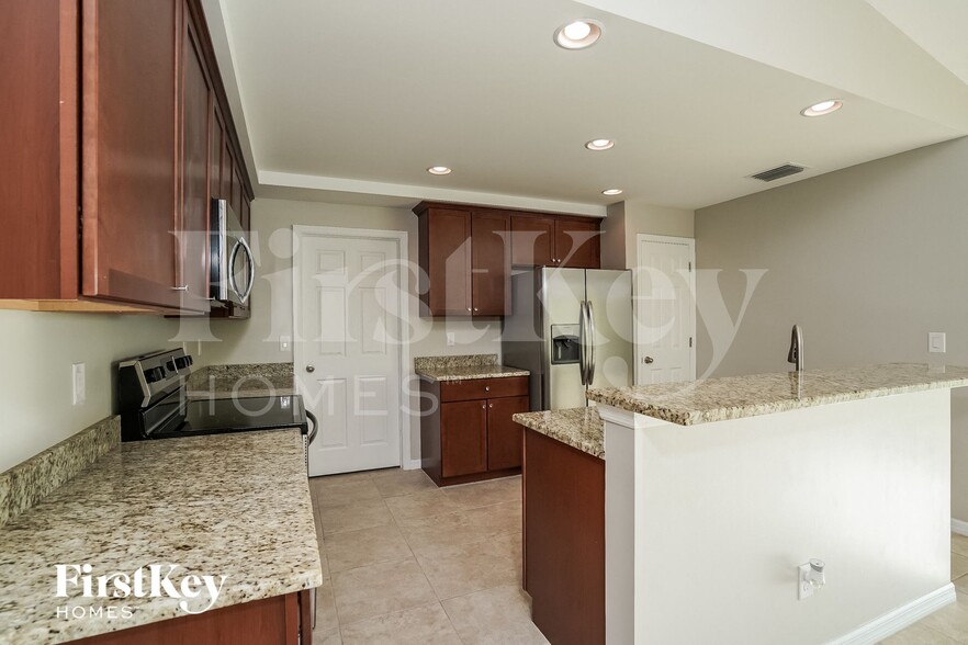 Building Photo - 1121 NW Juanita Pl