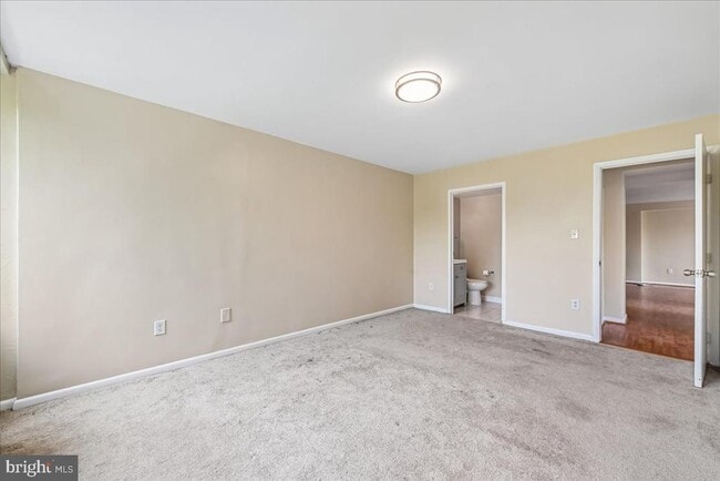 Building Photo - 6631 Wakefield Dr