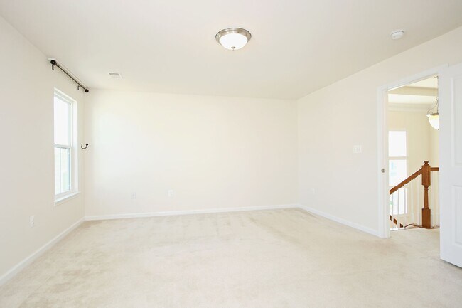 Building Photo - N. Albemarle Co Home With Fenced Yard, Near NGIC/DIA/NGA