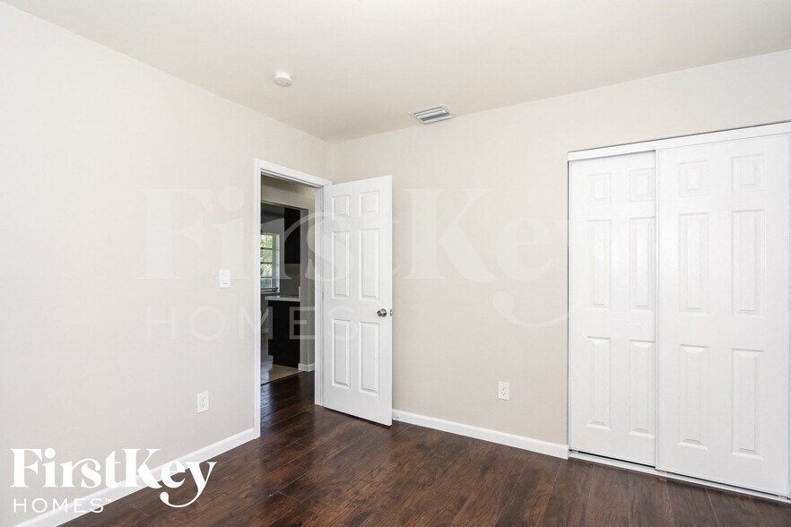 Building Photo - 16025 SW 99th Ave