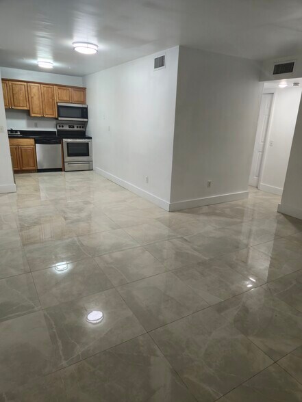 Building Photo - 1801 S Treasure Dr