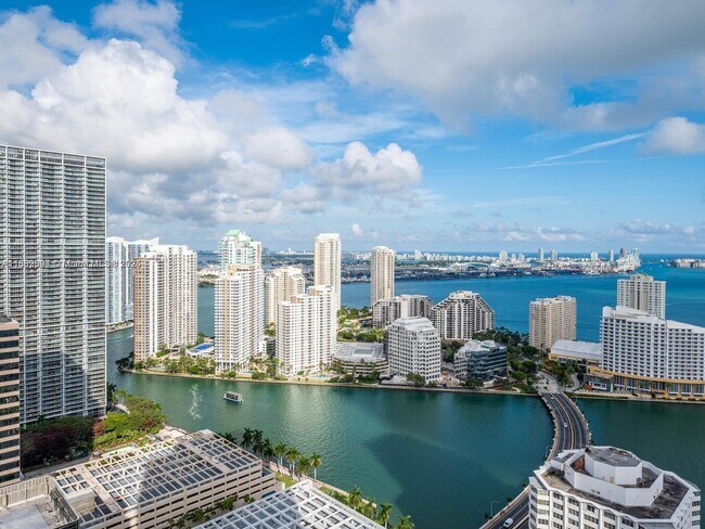 Primary Photo - 950 Brickell Bay Dr