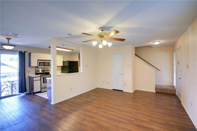 Building Photo - 1015 E Yager Ln