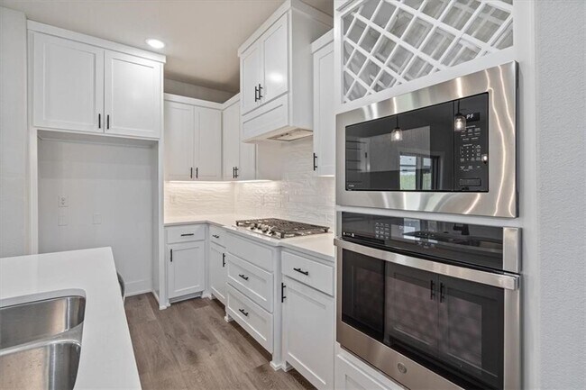 Building Photo - 7002 SW Basswood Ave