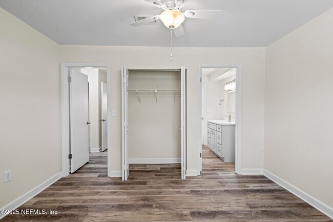 Building Photo - 11359 Bedford Oaks Dr