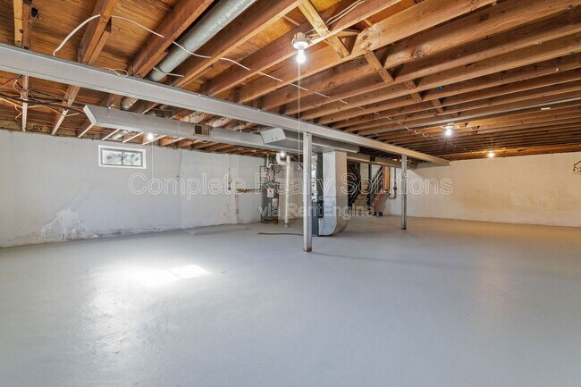 Building Photo - 9834 Portage Dr