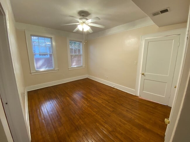 Building Photo - 542 E 49th St