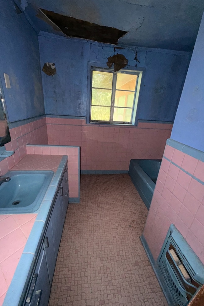 Building Photo - 460 Rogers St NW