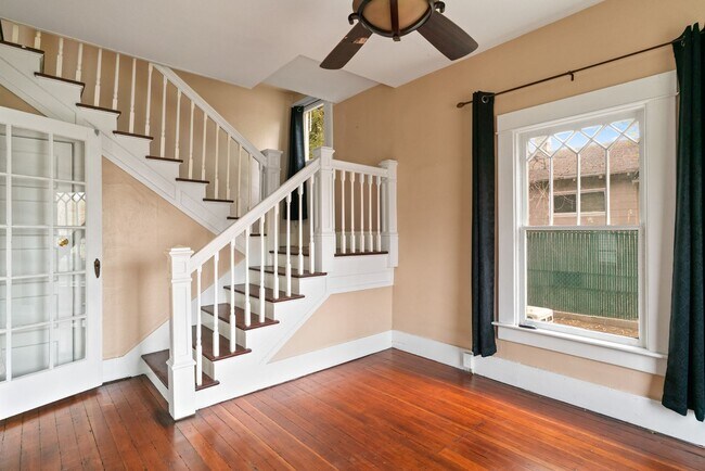 Building Photo - Historic Wenatchee Home 3 Bedroom 2 Bath