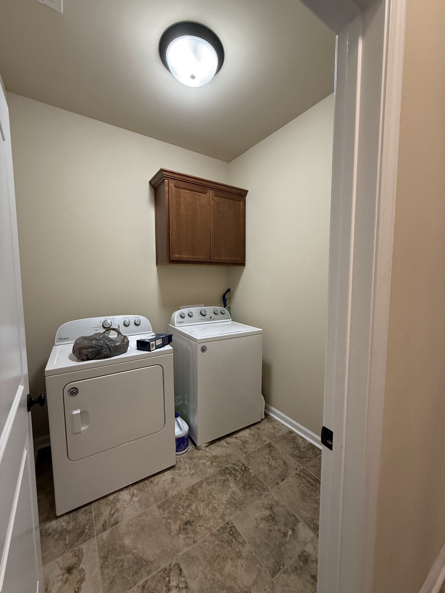 Building Photo - 734 Red Pine Dr