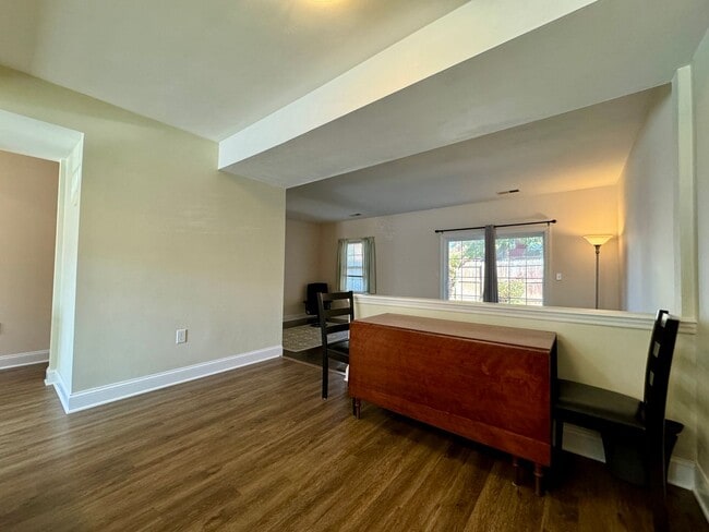 Building Photo - Comfortable Townhome in a Haymarket Square Community