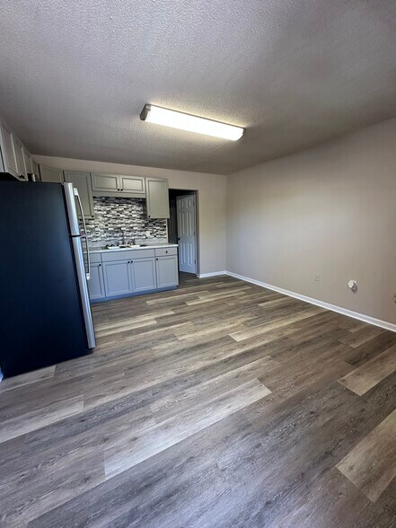 Building Photo - 303 Church St