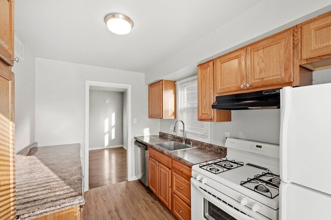 Building Photo - 2BD/1BA Home In Highland IN
