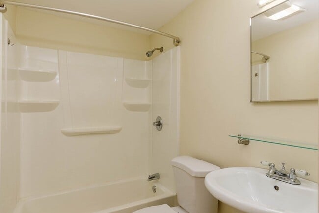 Building Photo - 90 Ridgewood Ln