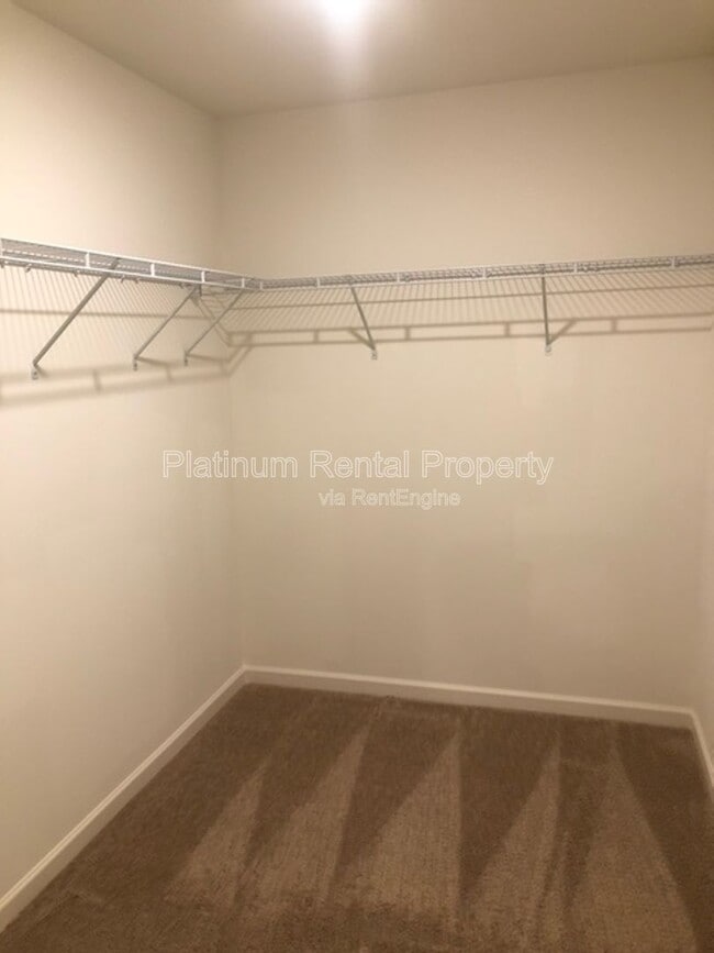 Building Photo - 202 Grand Central Wy