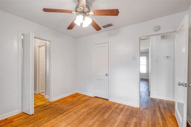 Building Photo - 611 Genard St