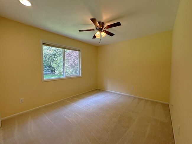 Building Photo - Luxury living in Gig Harbor!
