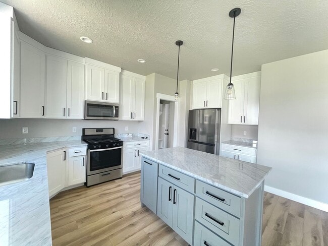 Building Photo - 3 bed 2 bath House in Nephi