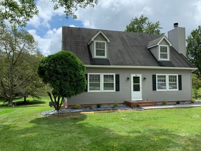 Building Photo - 208 Woodbine Dr