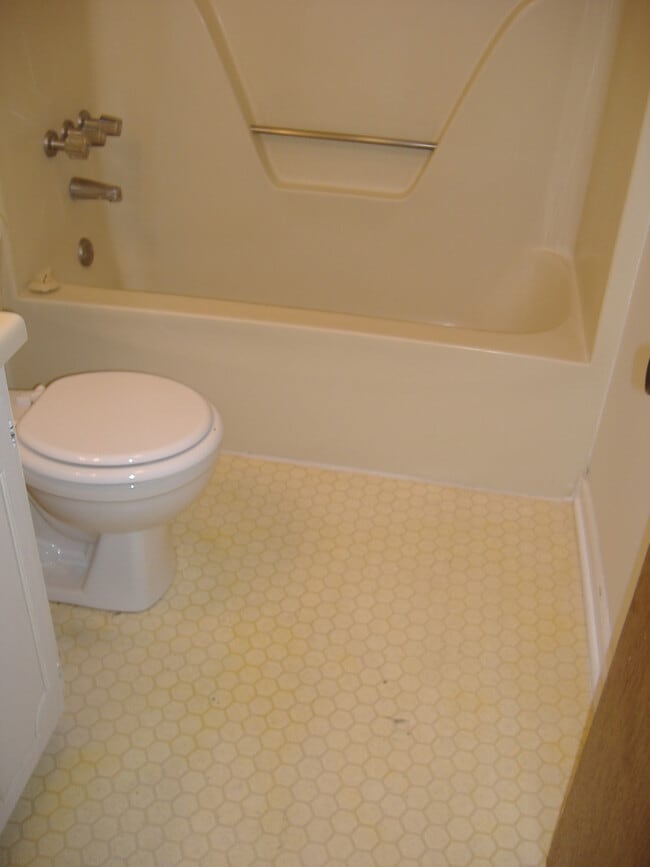 Building Photo - 619 Johns Creek Rd