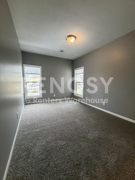 Building Photo - 2540 12th Ave S