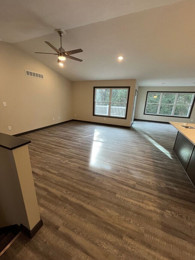 Building Photo - 5062 Catawba Pl Ln